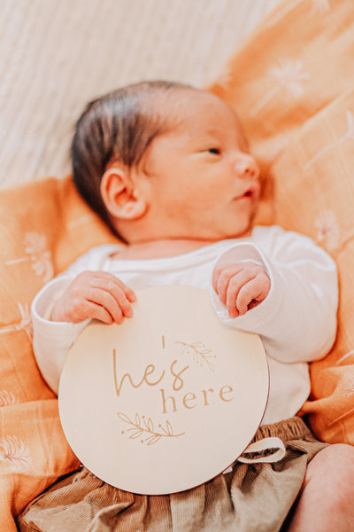 neutral she/he's here announcement disc